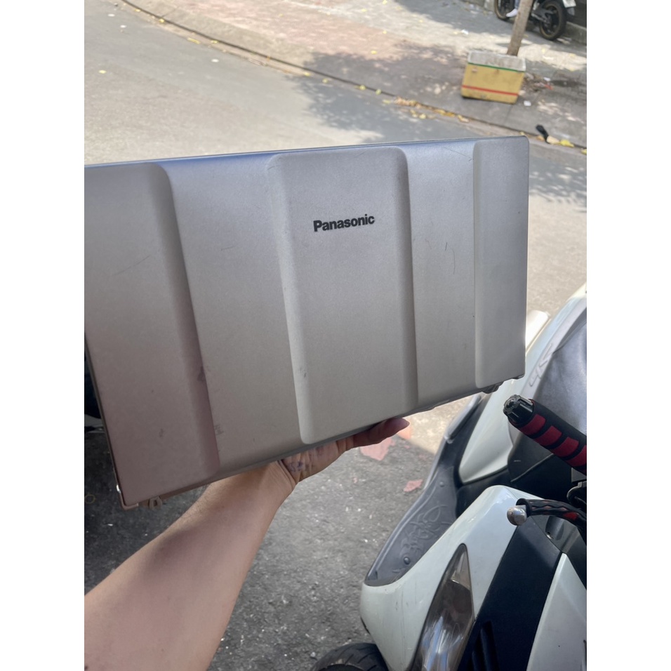 Laptop Panasonic CF-B11 15in Full HD i5 2.7Ghz 8G SSD laptop made in japan nguyên zin bền đẹp mạnh mẽ