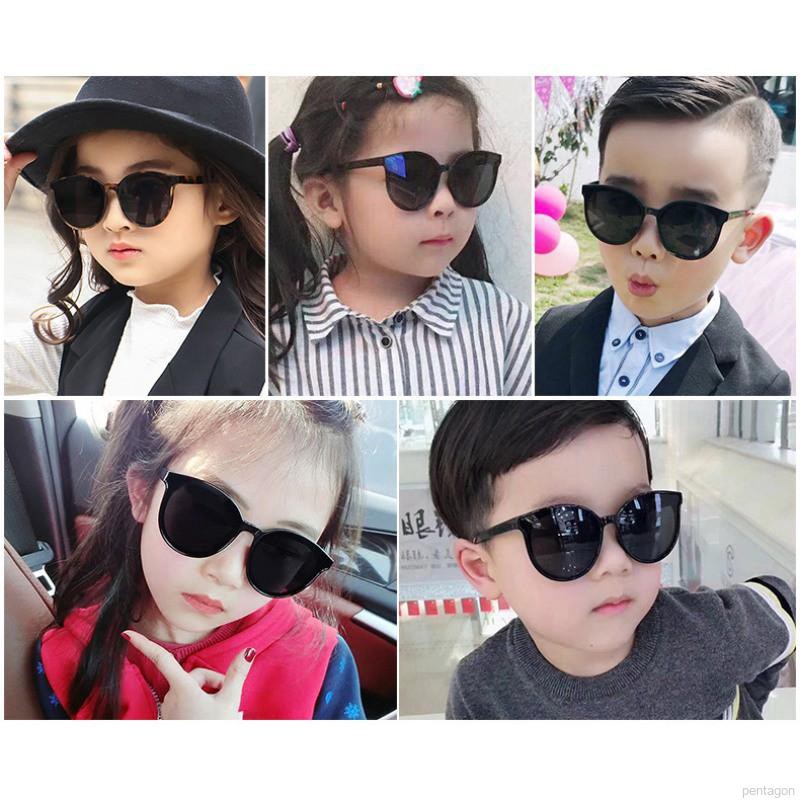 Kính mát chống tia UV kiểu dáng đơn giản dễ phối đồ cho bé