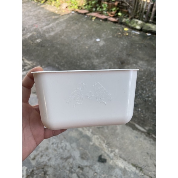 Máng chống vẩy ăn cho gà , chim bồ câu - Máng chống bới thức ăn