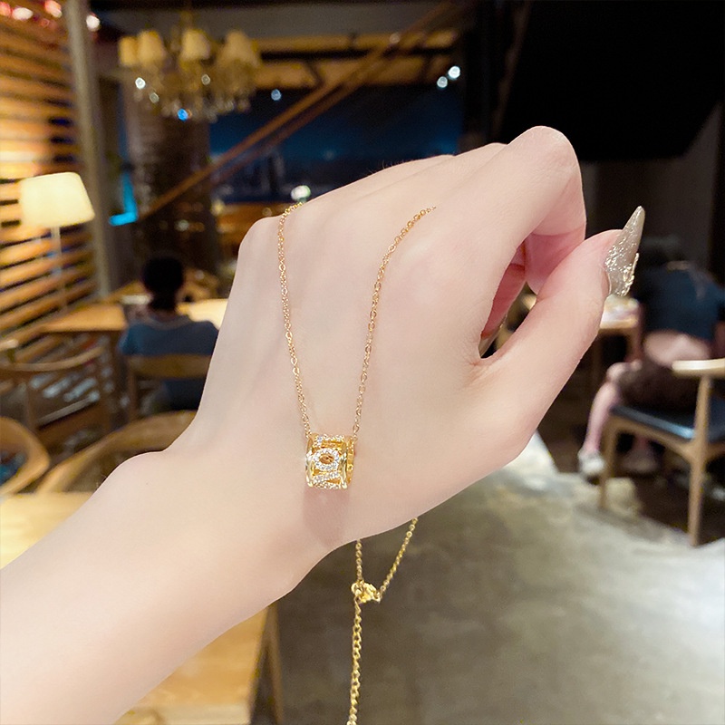 Dây Chuyền Thép Titan Mặt Chữ LOVE Đính Đá Zircon Thời Trang