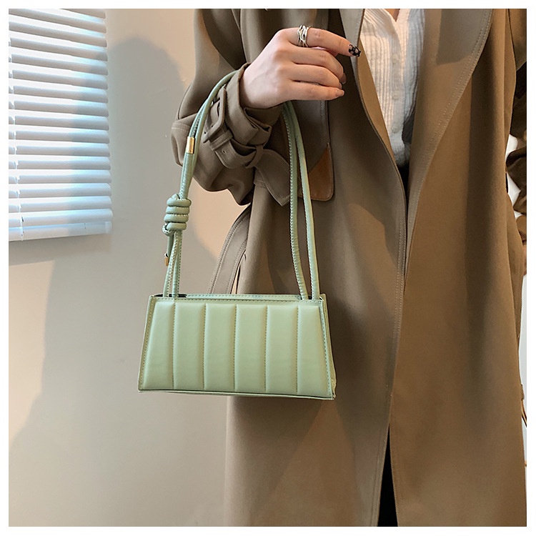 Túi đeo chéo thanh lịch cho nữ Retro fashion/black red brown three colors available IELGY