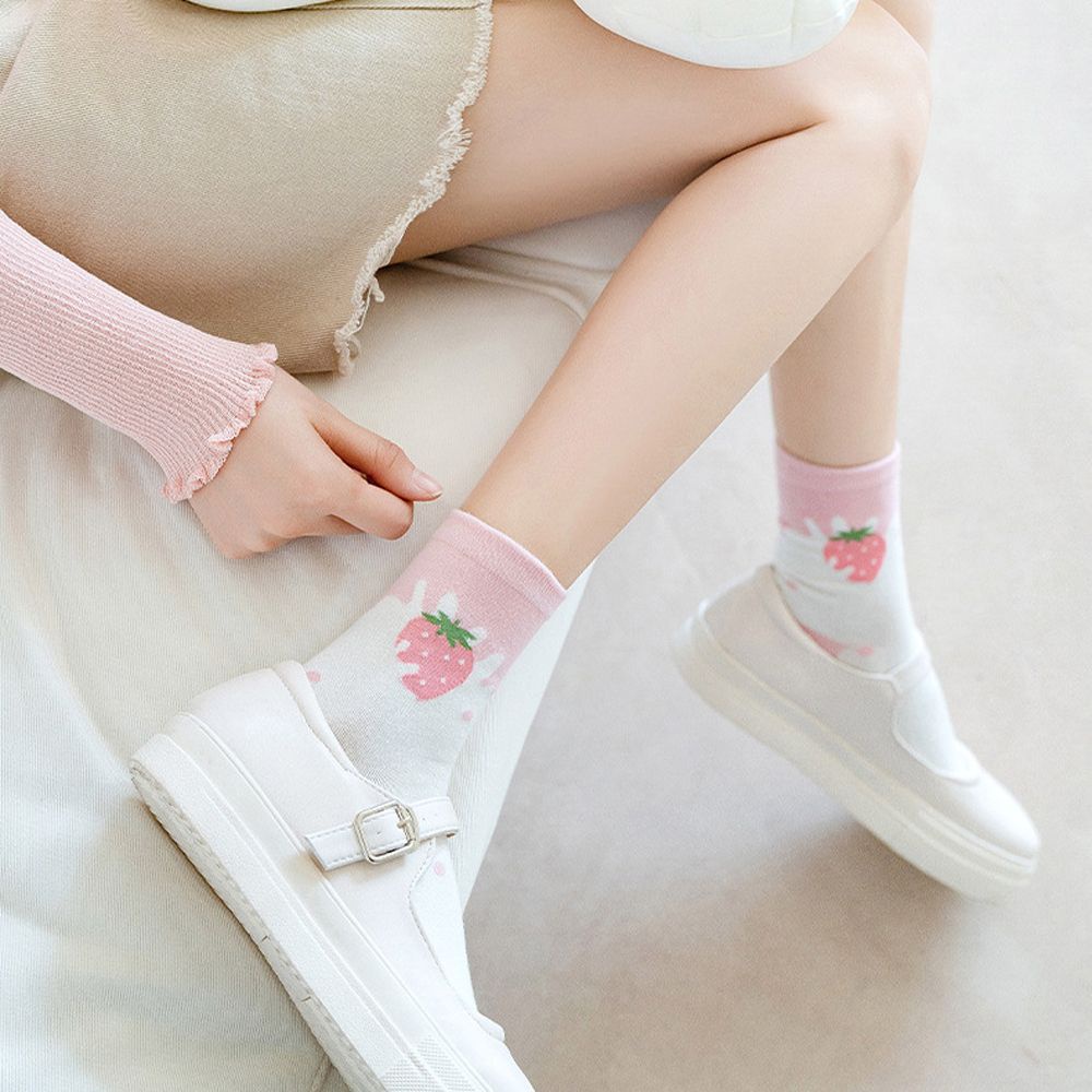 Tất nữ cotton cổ trung in hình quả dâu dễ thương vui nhộn thoáng khí thoải mái giữ ấm