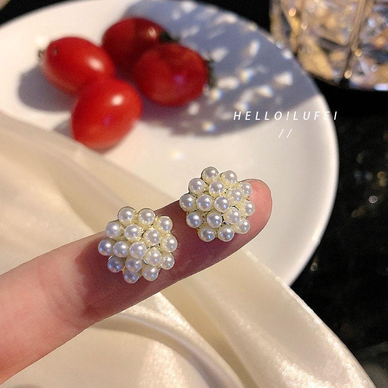 Bông tai đính ngọc trai phong cách đơn giản