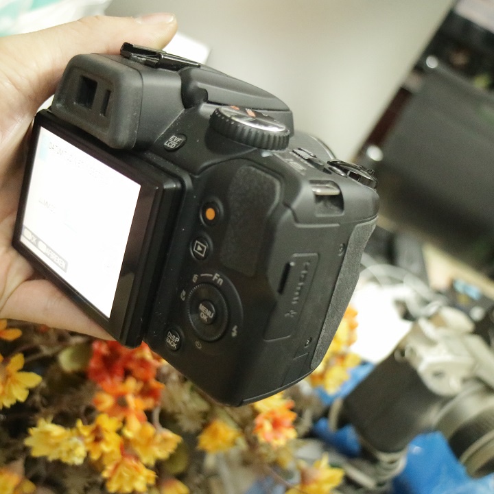 Máy ảnh Fujifilm SL1000 zoom 50x màn hình lật quay chụp tốt