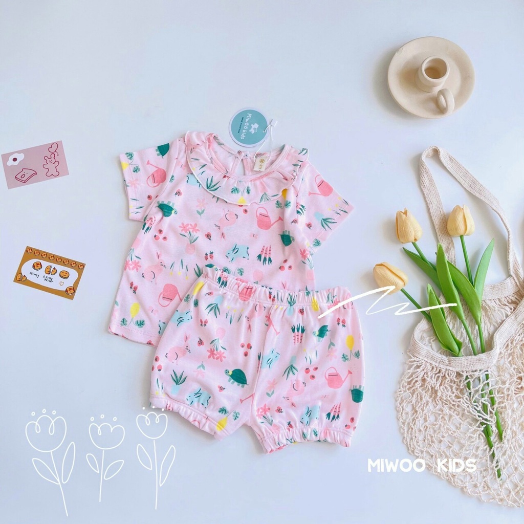 Bộ cộc tay bèo cổ cho bé gái.