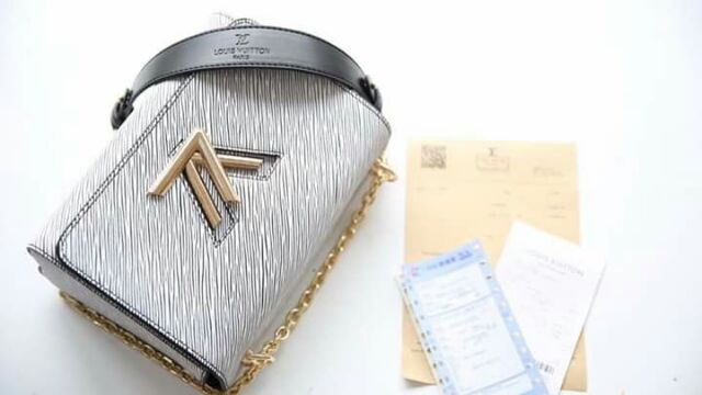 #LVTWIST MM spsl 
- Fullbox 
- Size: 24cm
-Chất liệu da tăm mềm - lót nhung cùng mầu vs túi kèm code & card