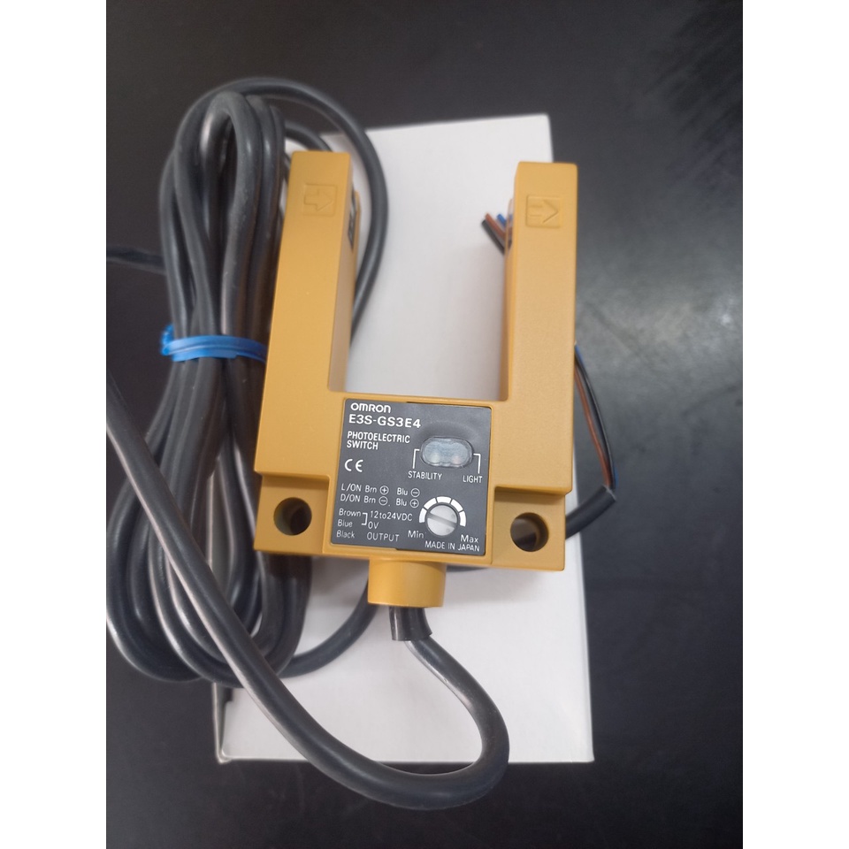 Cảm biến E3S-GS3E4 2M