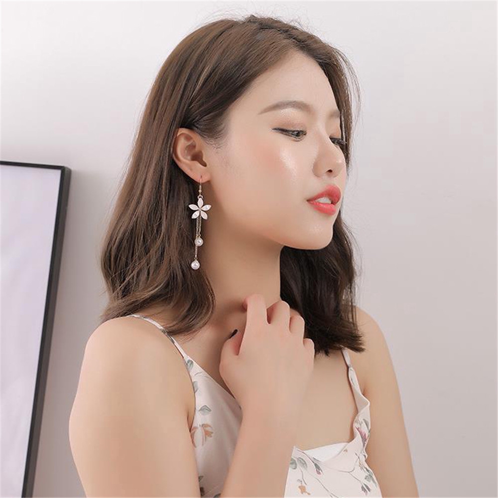 Khuyên tai mặt hoa thả ngọc trai thanh lịch nhã nhặn