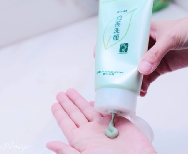 Sữa rửa mặt trà xanh Rohto Shirochasou Green Tea Foam 120g Nhật Bản | BigBuy360 - bigbuy360.vn