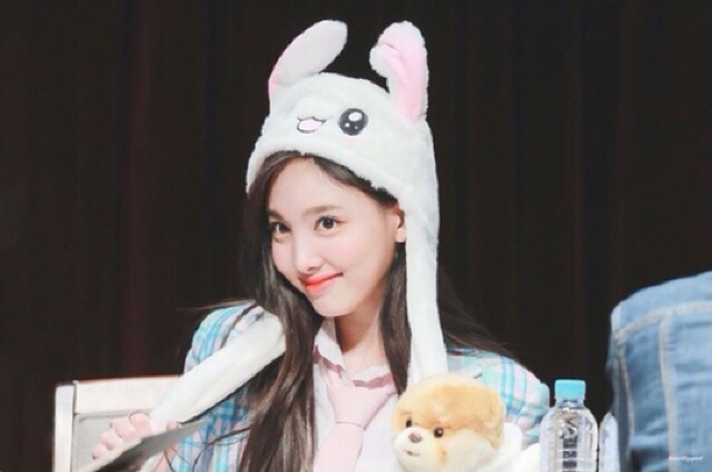 Nón tai thỏ mũ tai thỏ giật tai cử động tai kpop giống Twice Wanna One