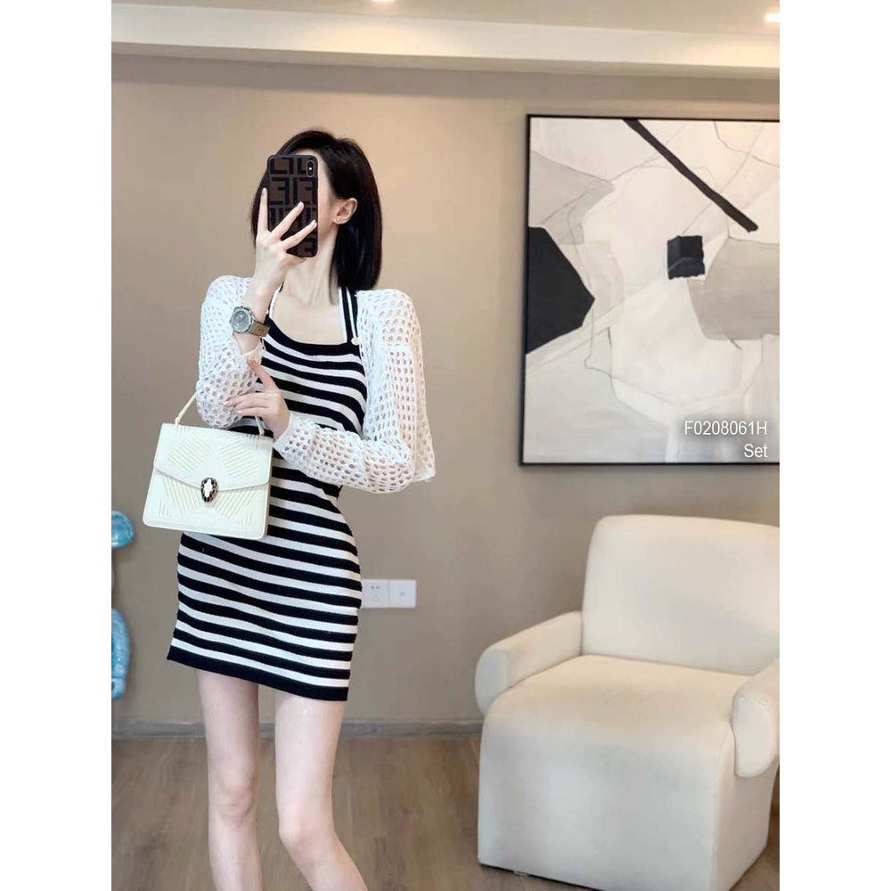 Set len áo khoác lưới trắng tay dài+ đầm body sọc dây choàng cổ yếm!