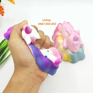 SquiShy NGỰA NẰM TRÊN MÂY