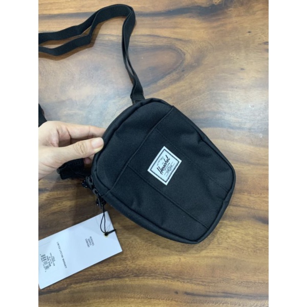 Túi Herschel dư xịn đét nam nữ đeo đều đẹp