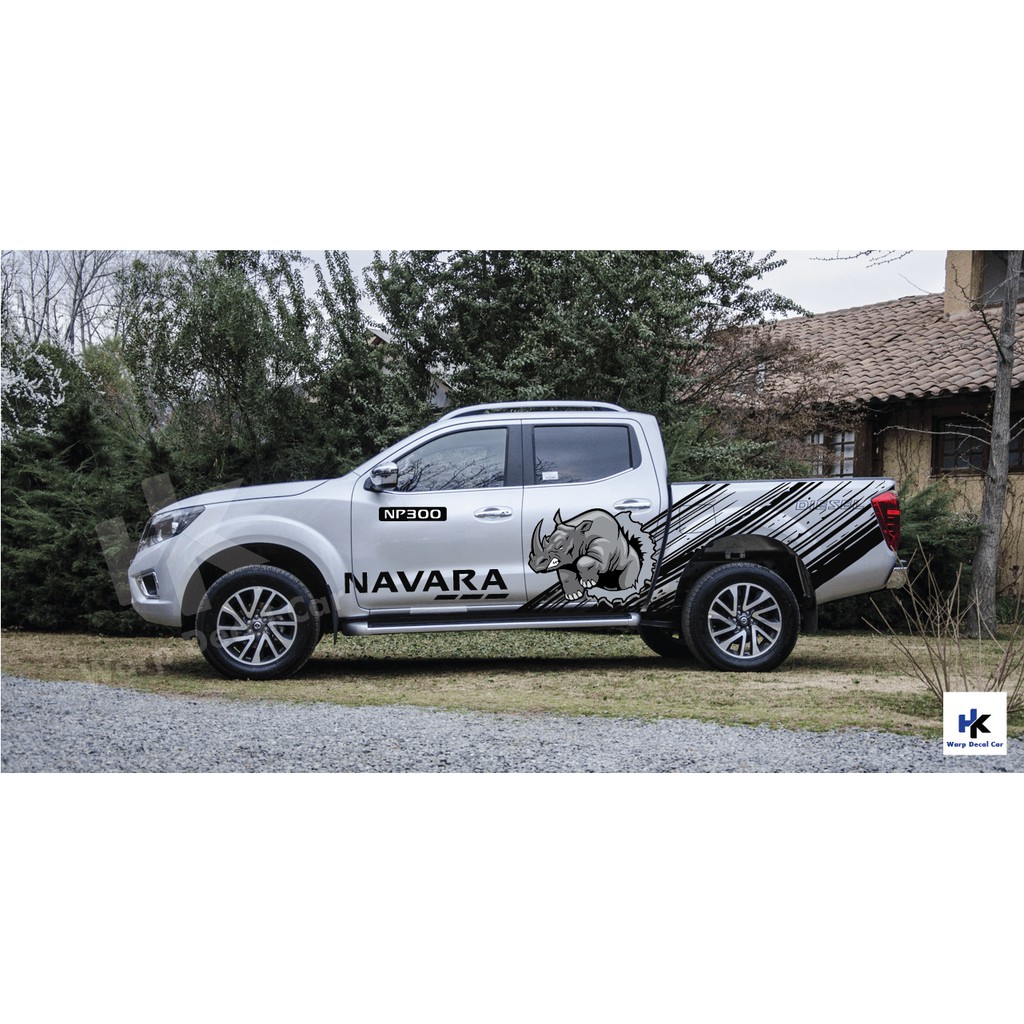 Tem xe Navara phong cách thể thao - decal navara