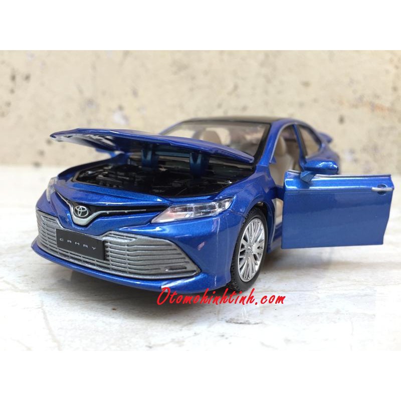Mô hình xe ô tô TOYOTA CAMRY 2020 - 1:32