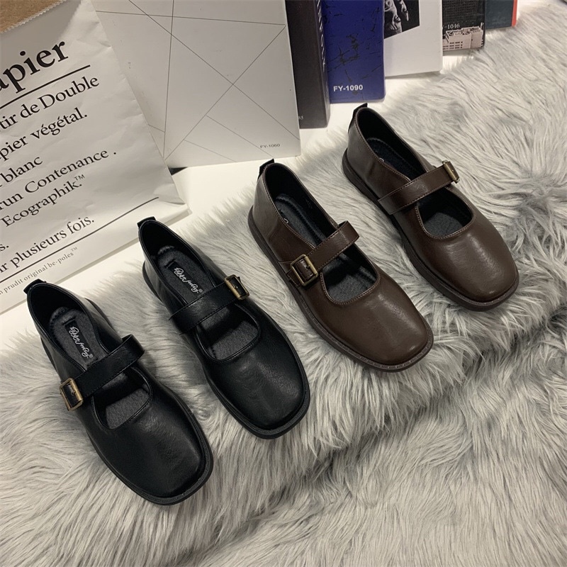 Giày bệt có quai