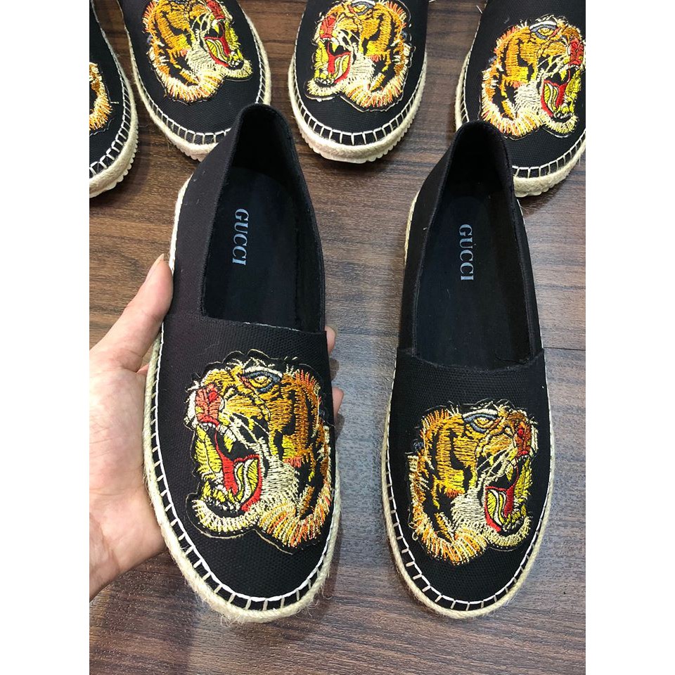 Giày cói GC hổ thêu