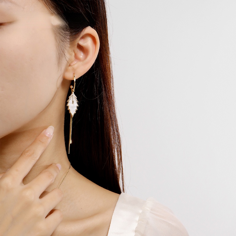 Bông Tai Mạ Bạc 925 Hình Chiếc Lá Đính Kim Cương Giả Đơn Giản Thời Trang Theo Phong Cách Hàn Quốc