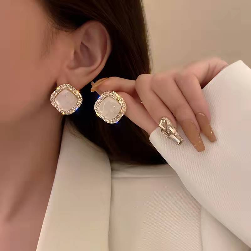 Khuyên Tai Đính Đá Cao Cấp Hình Vuông Sang Trọng Quý Phái