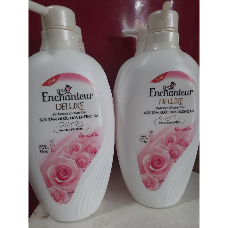 Sữa tắm enchanteur màu hồng 650ml