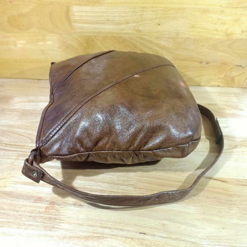 Túi xách đeo vai da thật secondhand  170809