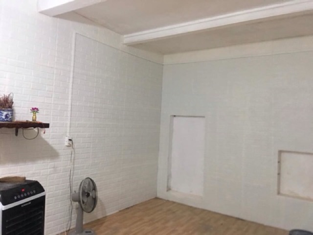 xốp dán tường màu trắng sữa dày 5mm kích thước 70cm x 77cm cam kết hàng dày 5mm | BigBuy360 - bigbuy360.vn