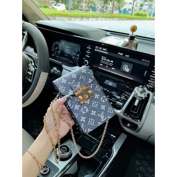 Túi Lv xanh điện thoại quai xích