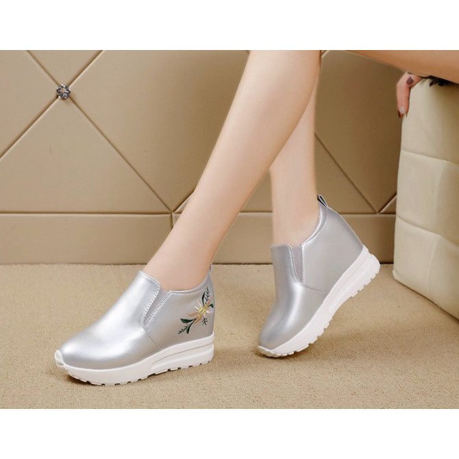 Giày Slip on độn 7p siêu mềm siêu nhẹ 3 màu đen ,trắng ,bạc | BigBuy360 - bigbuy360.vn