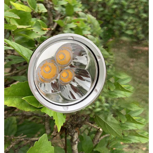 Đèn pin L6 3 cree XHp70.2 công suất 120w quang thông 18000 lumen sáng mạnh,có thể lặn ở độ sâu 30m