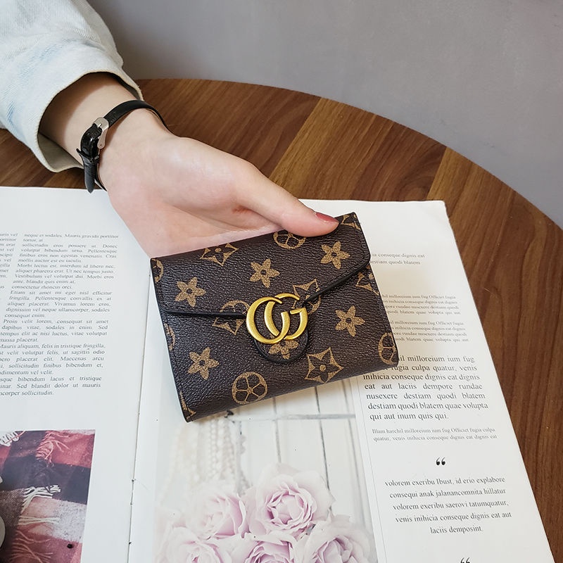 Ví gấp đựng thẻ ngắn nhỏ có nút bấm in họa tiết bàn cờ