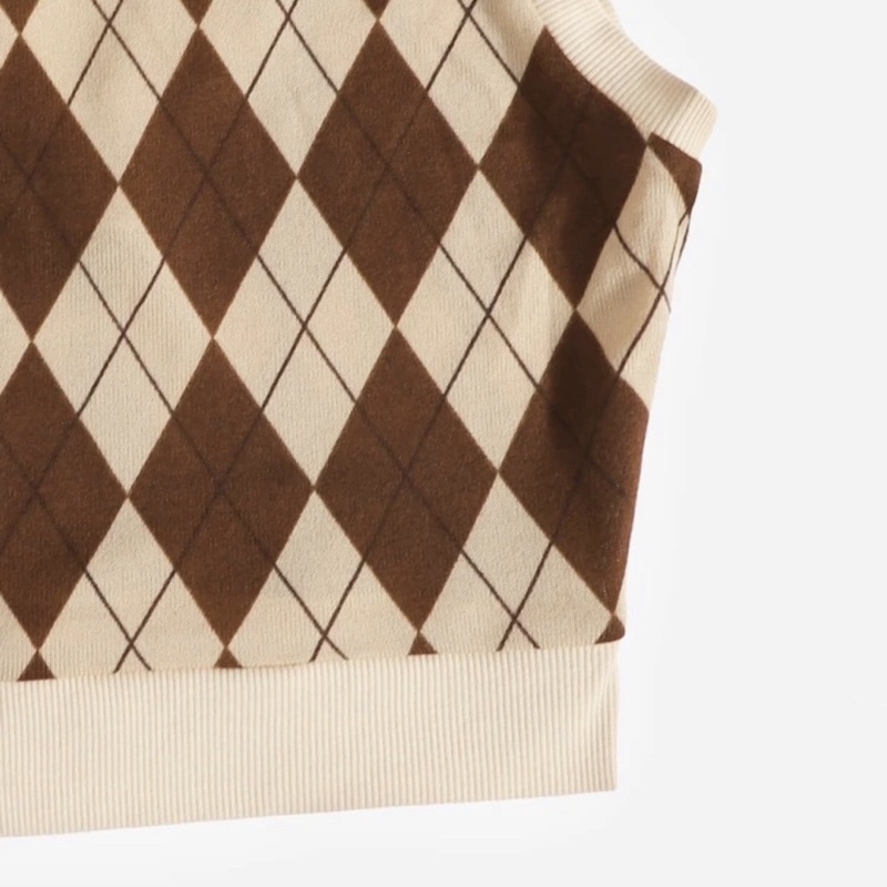 [Mã FAMARAL2 giảm 10K đơn 50K] Áo gile croptop cổ polo hoạ tiết quả trám Aimee closet | BigBuy360 - bigbuy360.vn