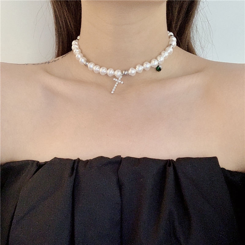 Dây Chuyền Mặt Thánh Giá Đính Ngọc Trai Xinh Xắn Cho Nữ