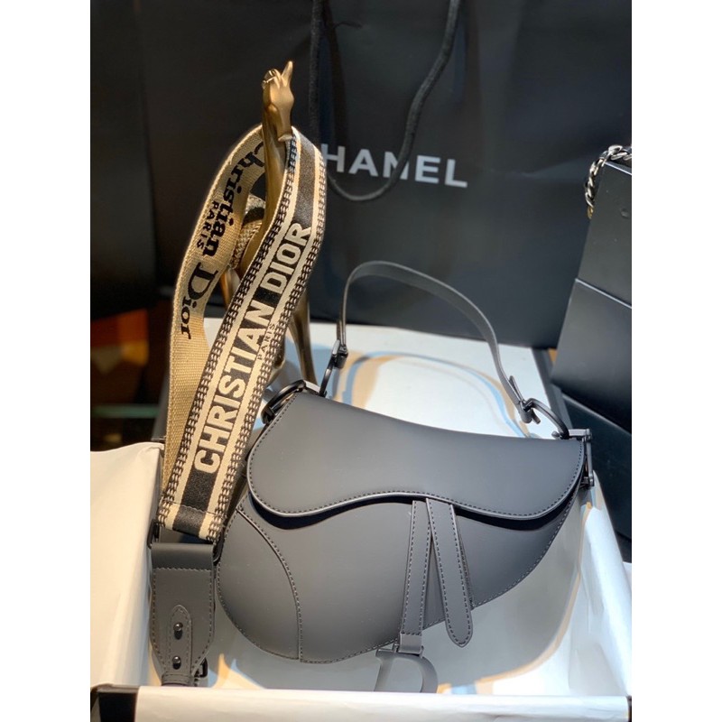 Túi Dior Saddle yên ngựa da lì tag đen tuyền s25 | BigBuy360 - bigbuy360.vn