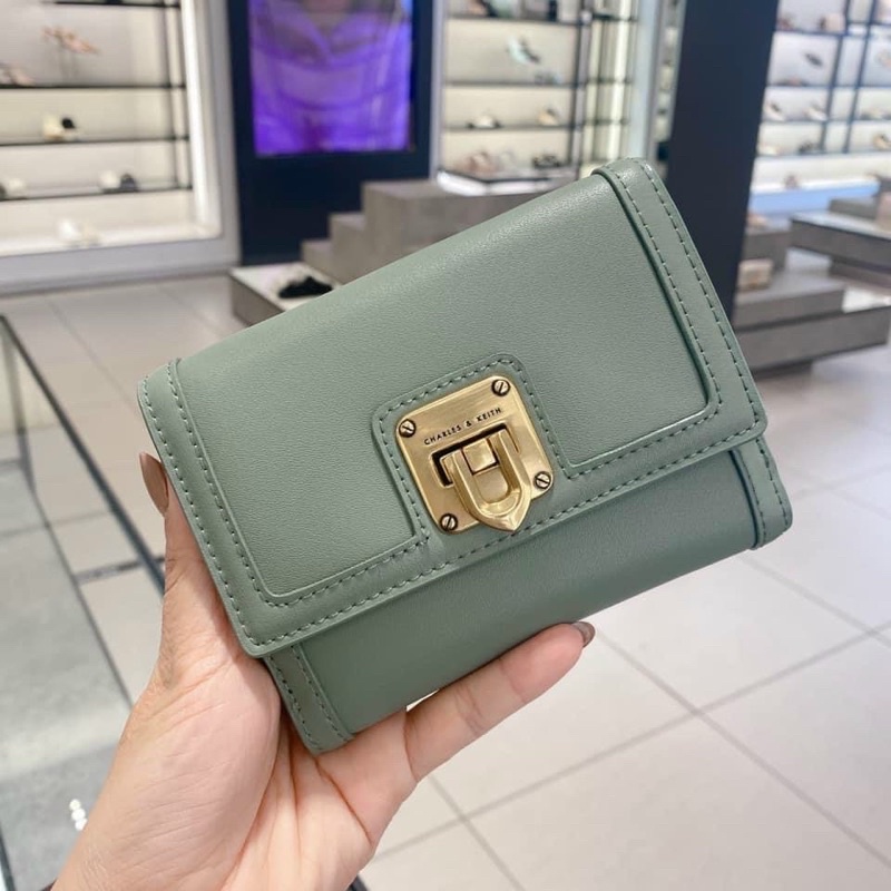 Ví da lì kèm xíchh đeo chéo