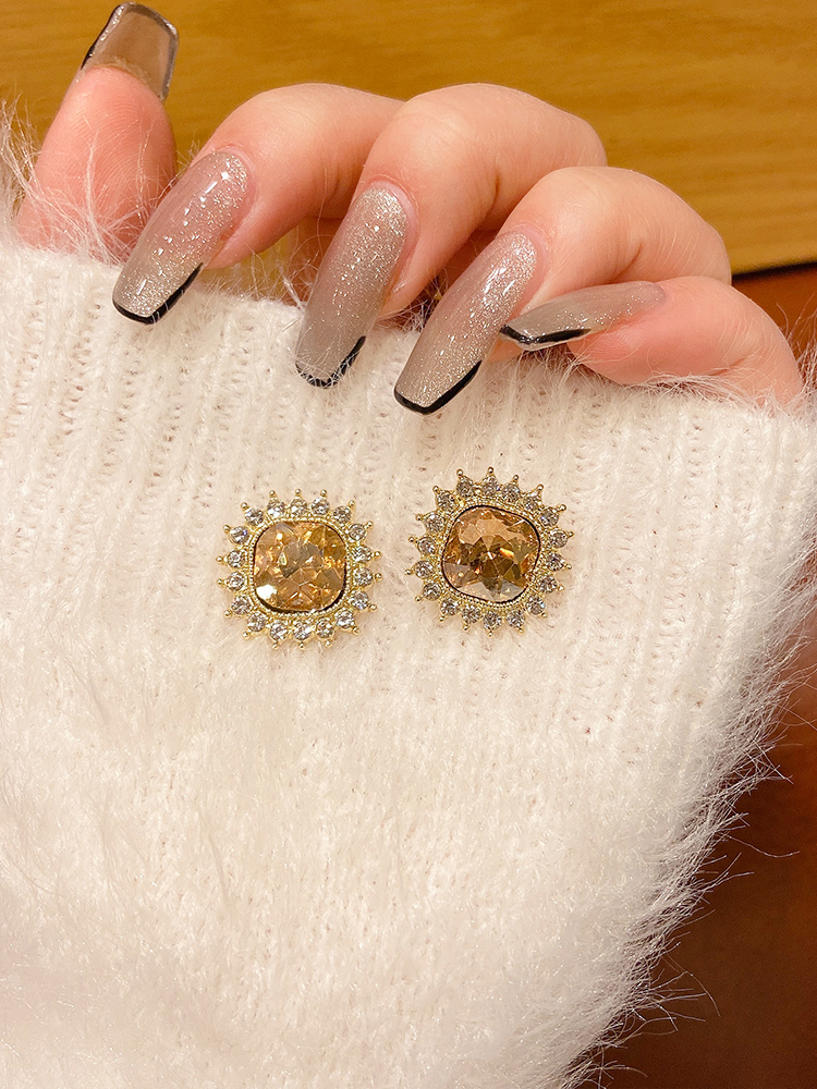 Bông Tai Hình Vuông Đính Đá Zircon Sang Trọng