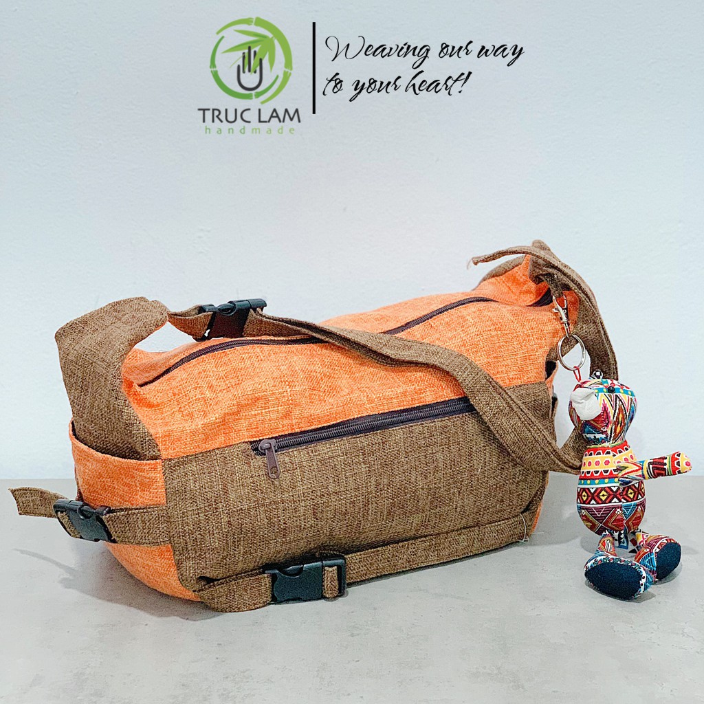 Túi Trống Túi Du Lịch Đeo Chéo Vải Gai Gắn Thú Nhồi Bông - Trúc Lâm Handmade