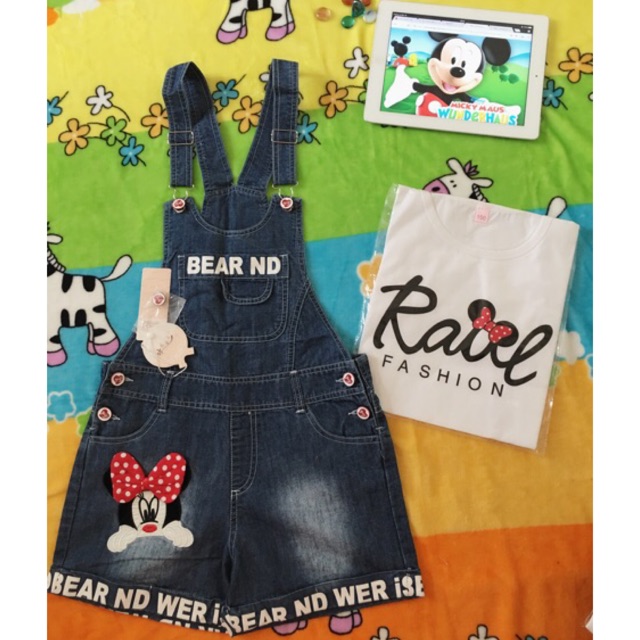 1 set bao gồm 1 yếm quần(đầm) và 1 áo