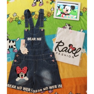 1 set bao gồm 1 yếm quần và 1 áo