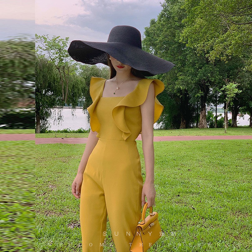 Áo liền quần màu vàng hoàng hôn ôm dáng không tay nhún bèo ống rộng lưng cao thời trang | BigBuy360 - bigbuy360.vn