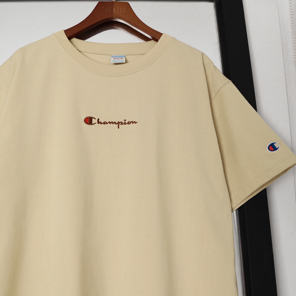 Áo Thun Champion Màu Tan Thêu Chữ Màu Nâu Ở Giữa Chất Liệu 100% Cotton Thoáng Mát Form Rộng Thoải Mái