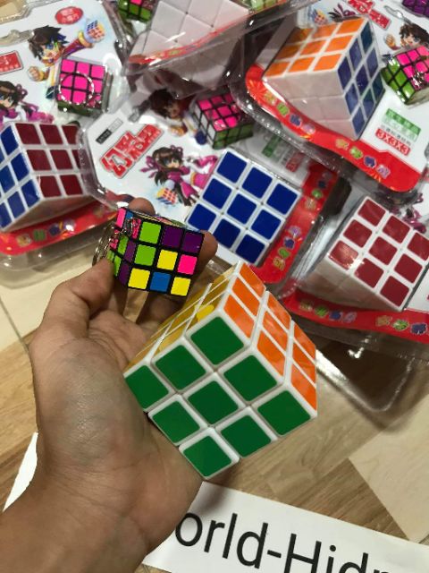 Set 2 cục rubik 3x3, mua 1 được 2. Móc khóa rubik.