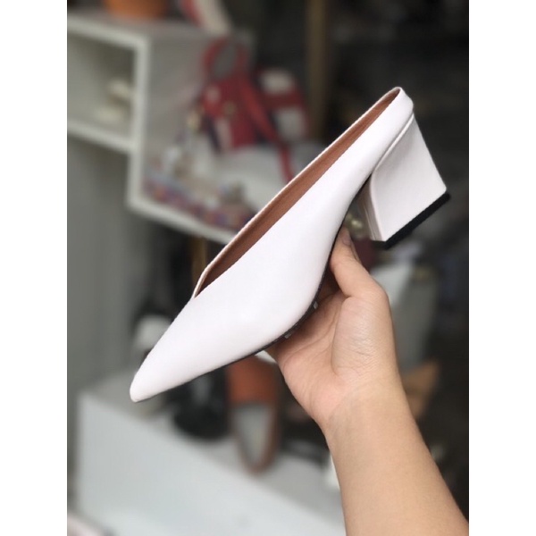 Giày sục guốc nữ bít mũi màu trắng thanh lịch nhẹ nhàng
