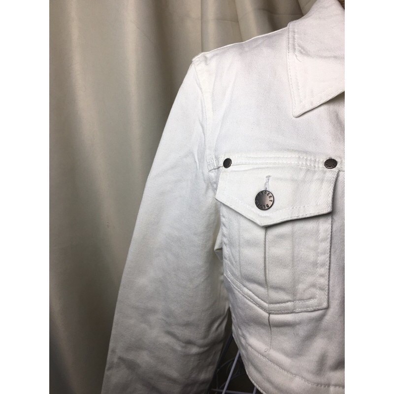 Áo khoác jean trắng ngắn,size L hiệu,stretch blue