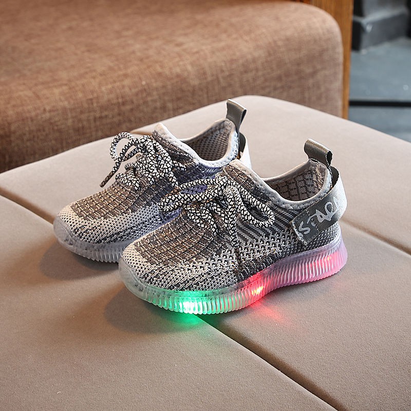 Giày thể thao có đèn LED chất lượng dành cho bé