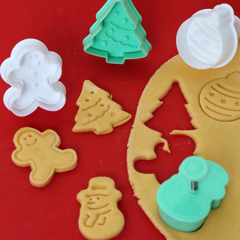 Set 4 khuôn cắt tạo hình bánh quy phong cách Giáng Sinh