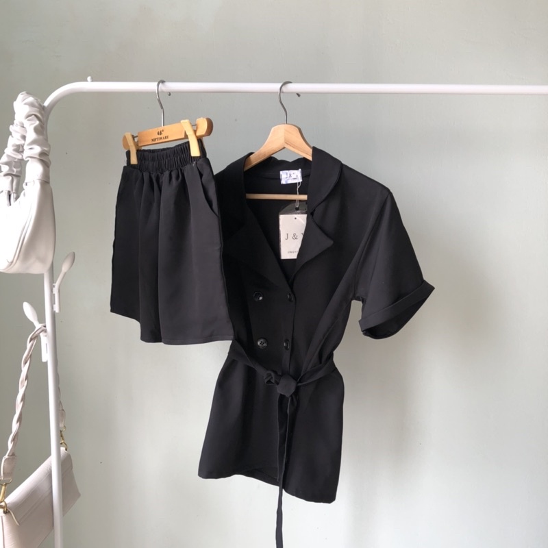 Set vest đen có dây buộc