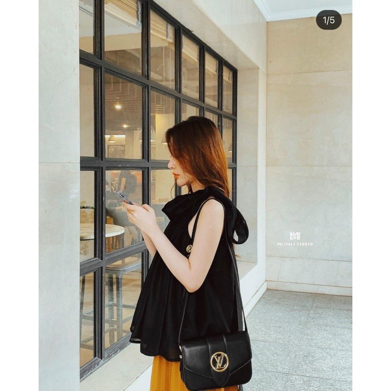 Áo lụa cổ yếm nơ dài sát nách | BigBuy360 - bigbuy360.vn