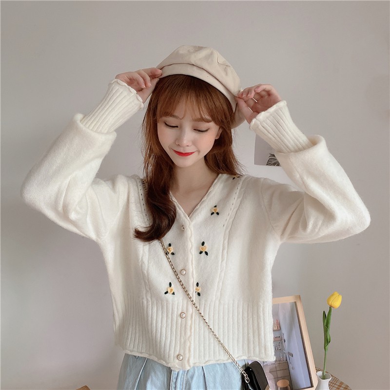 Áo khoác len cardigan thêu hoa nút ngọc trắng xinh xắn (có hình thật) | BigBuy360 - bigbuy360.vn