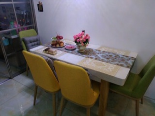 Lọ hoa và hoa trang trí