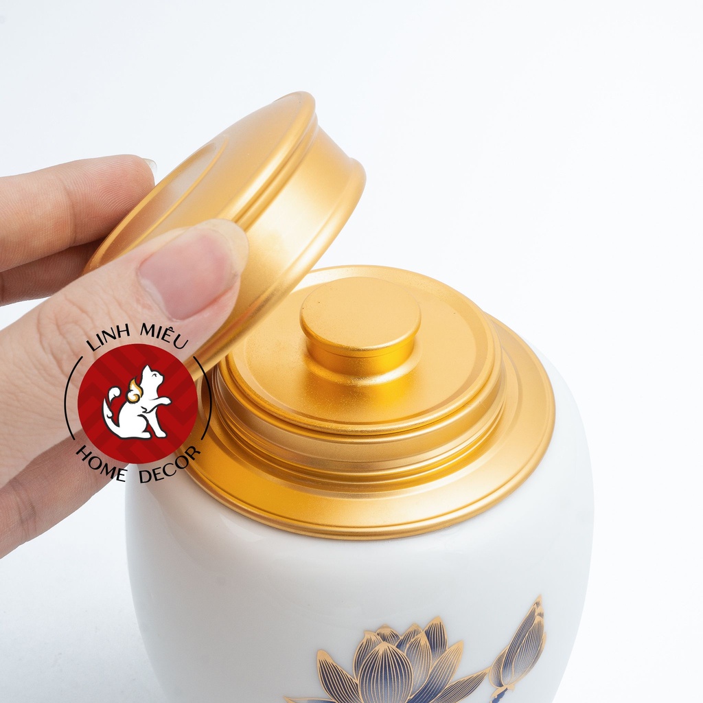 Hũ đựng trà bằng sứ men trắng nắp vàng kim sang trọng - họa tiết sen hoặc hoa đào quà tặng Phật tử